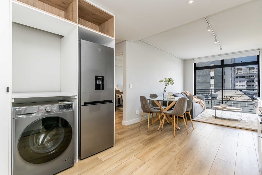 To Let 1 Bedroom Property for Rent in Sea Point Western Cape